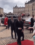 SmartSelect_20180829-061449_Instagram.gif