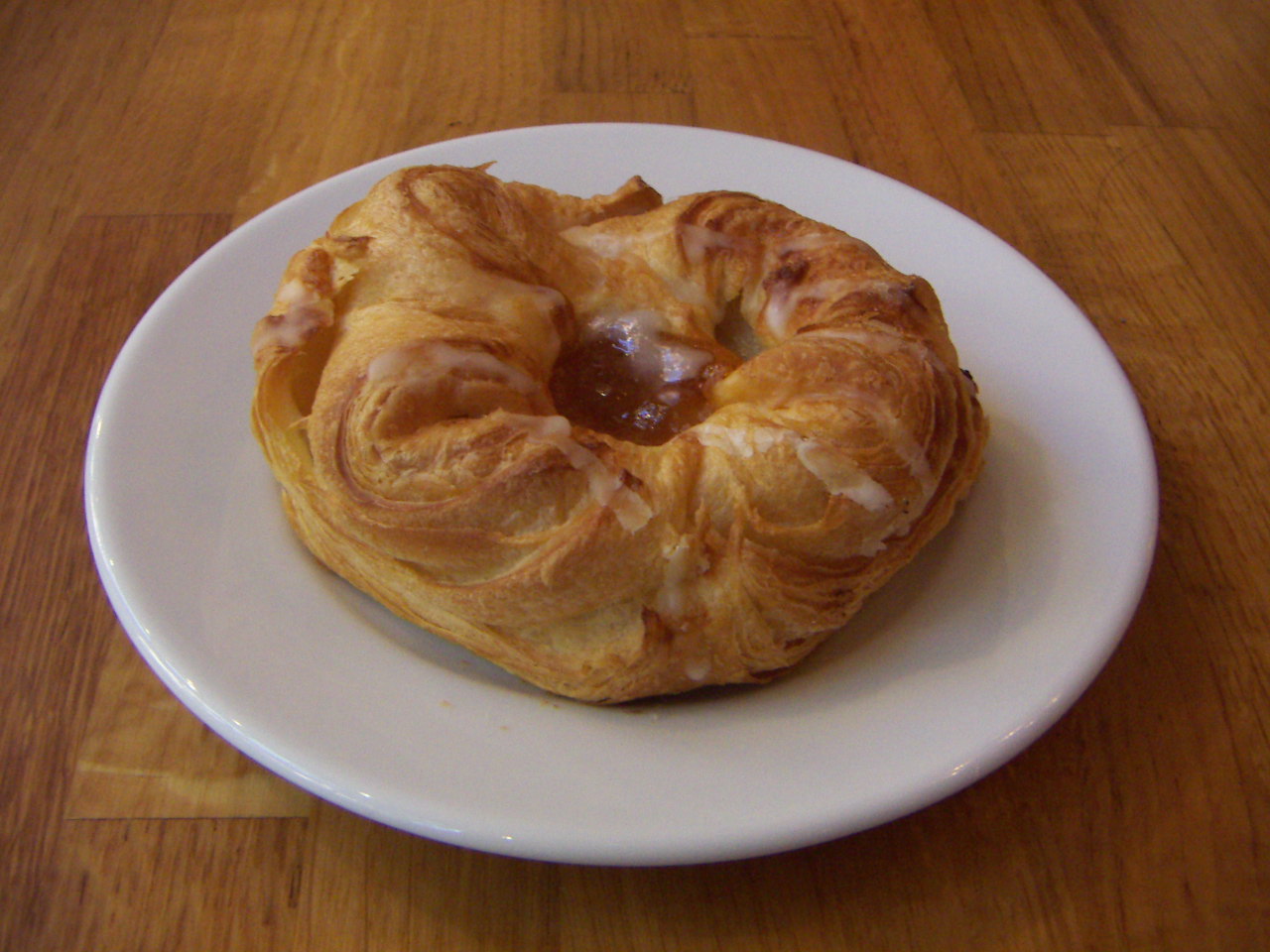Glazed_apple_Danish.jpg