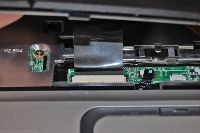 step-11-careful-with-ribbon-cable.jpg