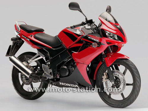Honda_CBR125R_2007_rouge_stgz