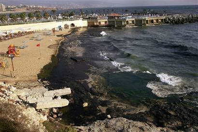 060801_oilSpill_hmed_1p.hmedium.jpg