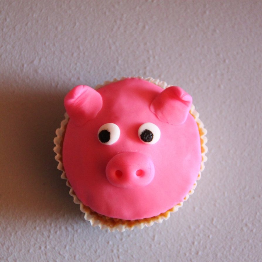 cupcake___pig_by_hadelith-d5l95dx.jpg