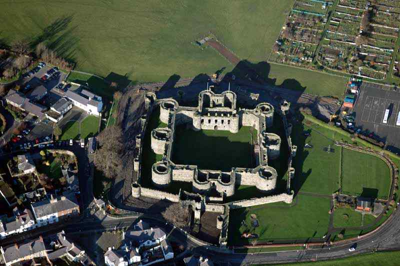 Lakeside%20Beaumaris%20Castle.jpg