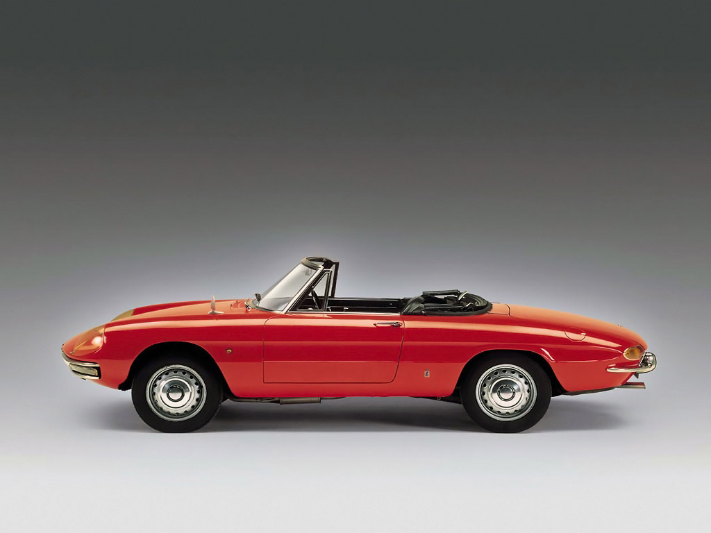 Alfa-Romeo-Spider-Duetto-1966-1969-Photo-09.jpg