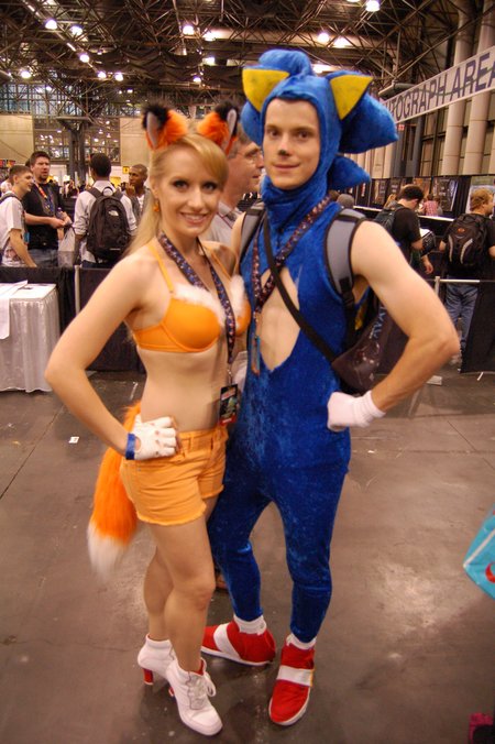 comiccon-sonic-cosplay-small-1.jpg
