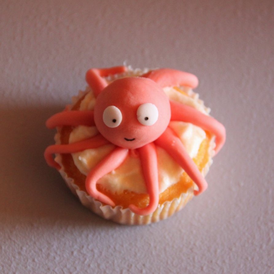 cupcake___octopus_by_hadelith-d5l95gm.jpg