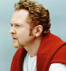 Simply-Red-Mick-Hucknall-Attacked-On-Stage-2.jpg