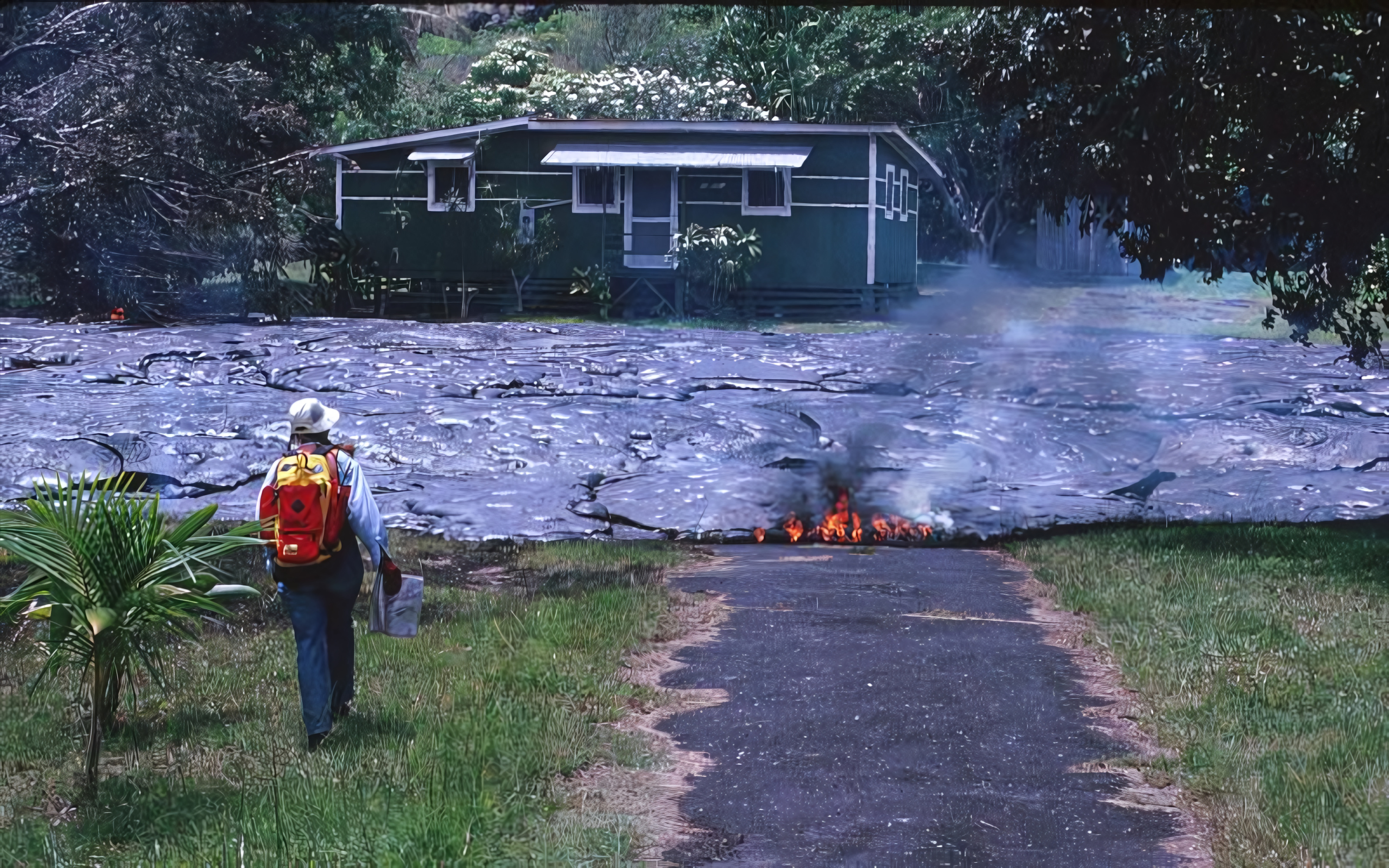 Kalapana_house_destroyed_by_lava.jpg