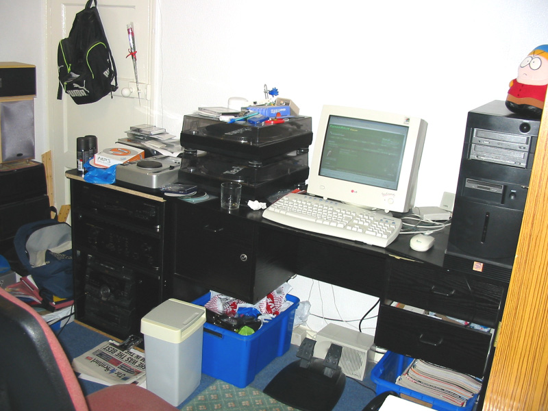 newdesk.jpg