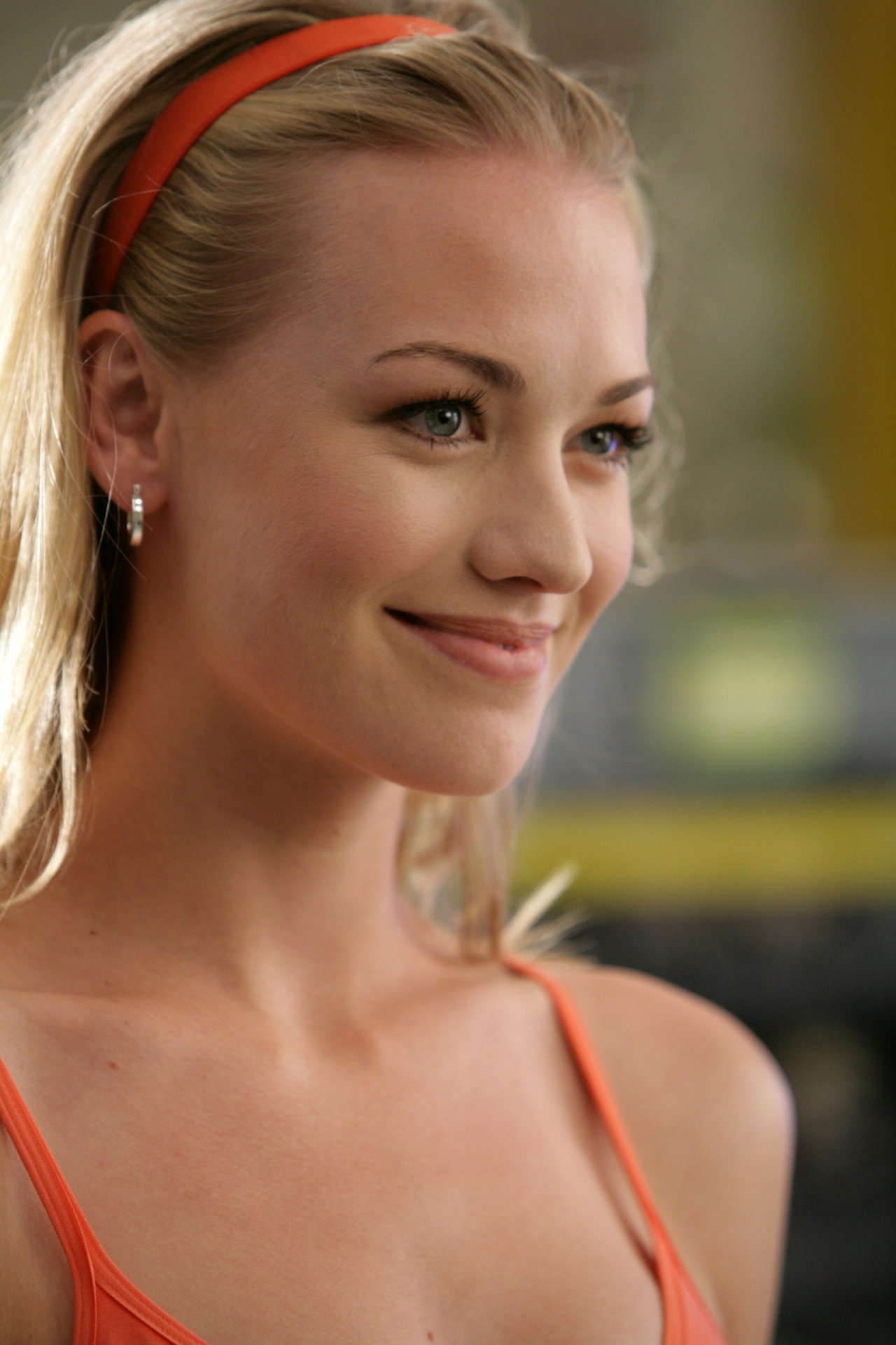 Yvonne-Strahovski-1144496.jpg