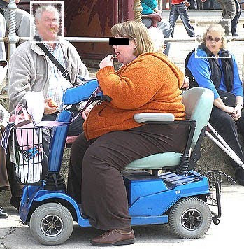 fat_woman_on_scooter_31238072543+-+2.jpg