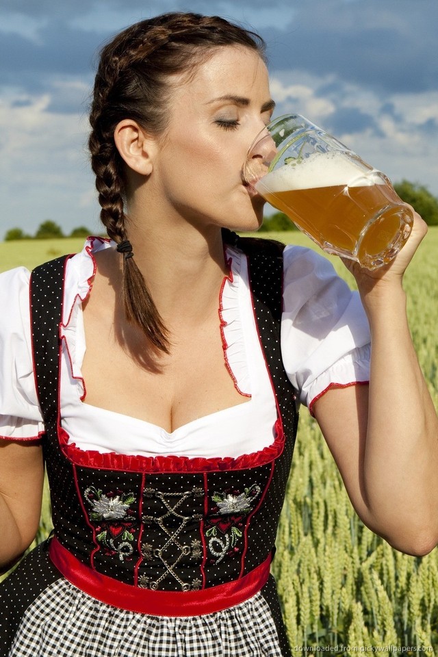 bavarian-girl-with-beer.jpg